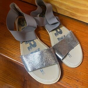 NWOT Sorel sandals